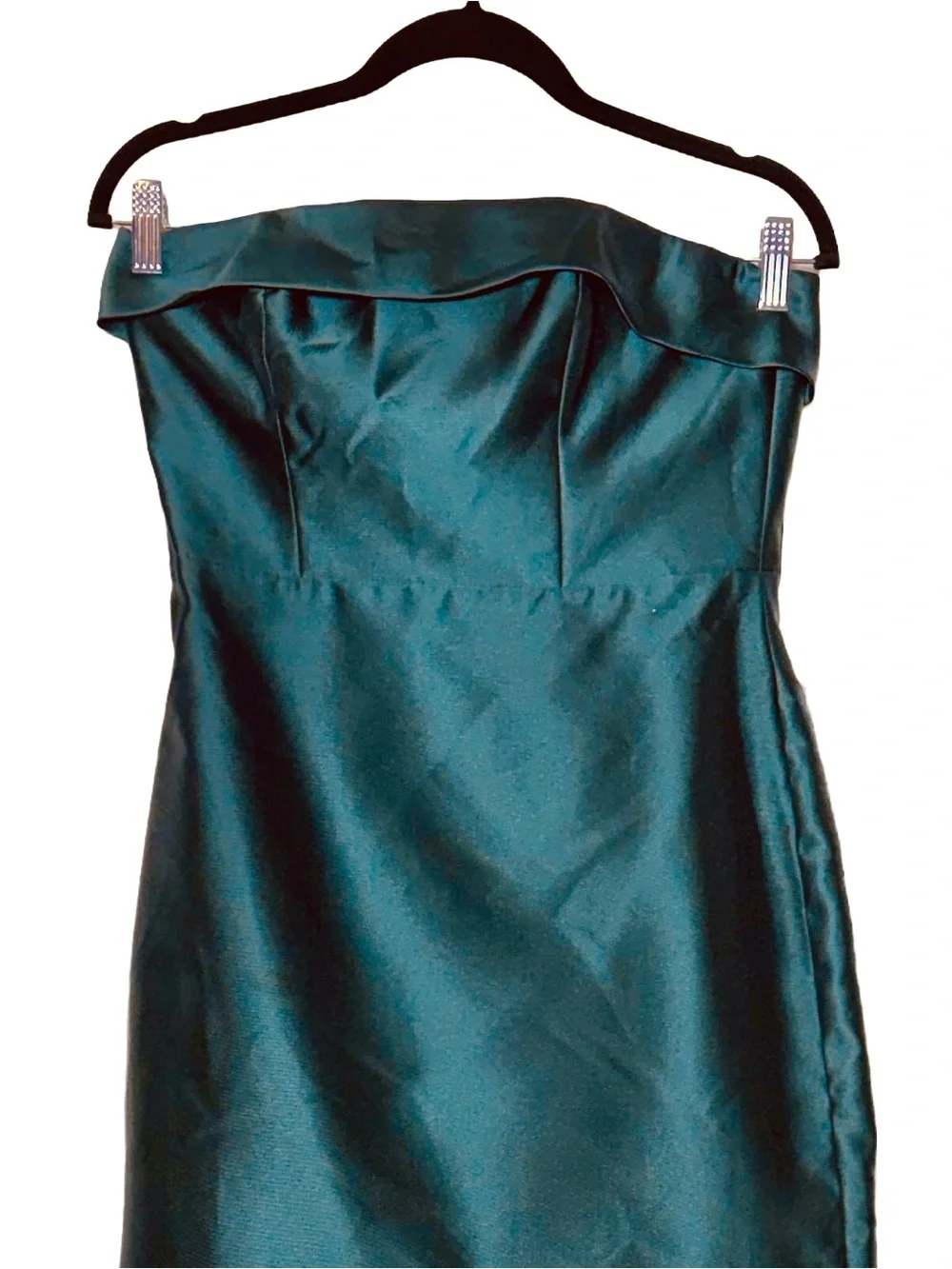 NWT Alfred Sung Strapless Cuff Neckline
Satin Trumpet Gown in Evergreen, Size 4R - Picture 7 of 15